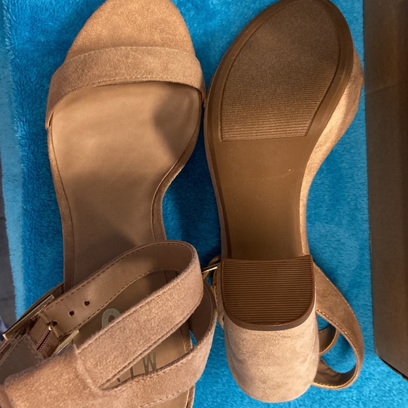 Mix No. 6 Trina Platform Sandal - Picture 5 of 6